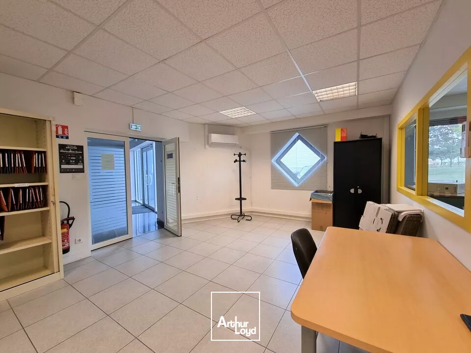 SAINT BENOIT GRAND LARGE POLYCLINIQUE - BUREAUX A LOUER 155m²