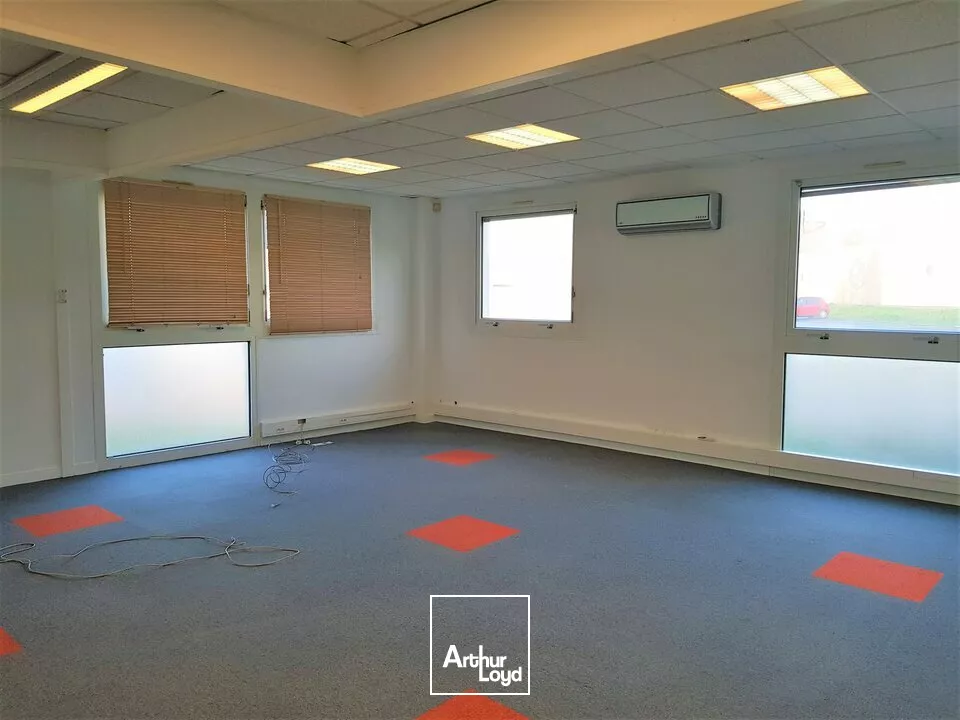 GRAND POITIERS FUTUROSCOPE - A LOUER LOT DE BUREAUX A PARTIR DE 16M² - PARKING EXTERIEUR 