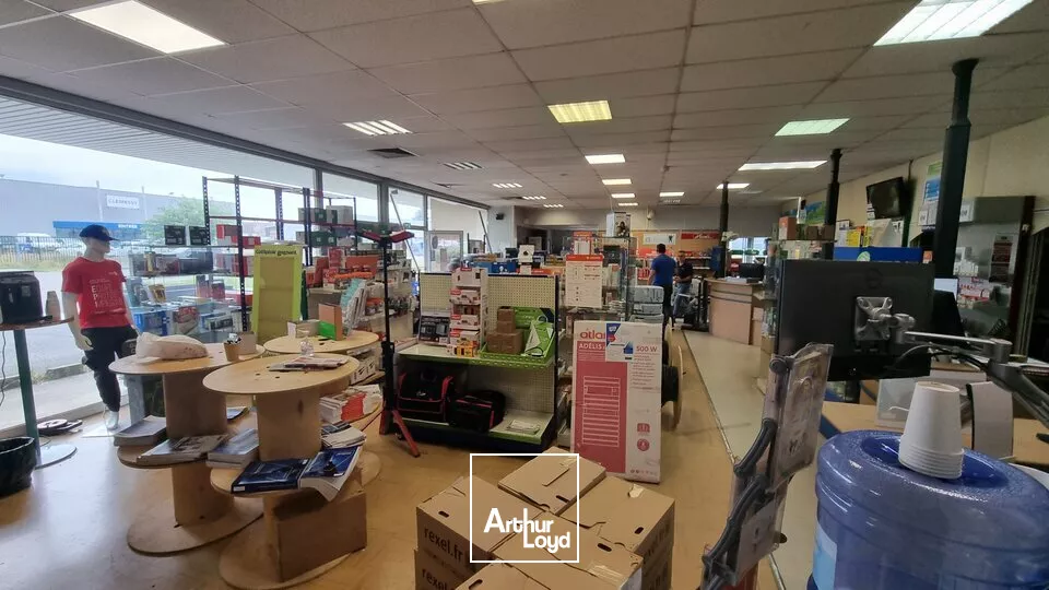 A LOUER LOCAL D'ACTIVITE DE 340M² - ZONE NORD GRAND CHATELLERAULT