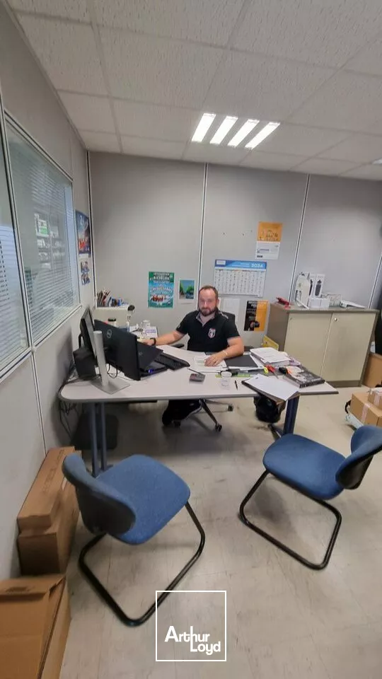 A LOUER LOCAL D'ACTIVITE DE 340M² - ZONE NORD GRAND CHATELLERAULT