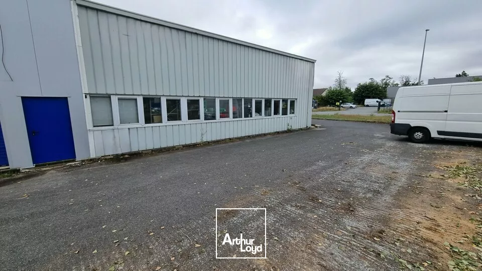 A LOUER LOCAL D'ACTIVITE DE 340M² - ZONE NORD GRAND CHATELLERAULT