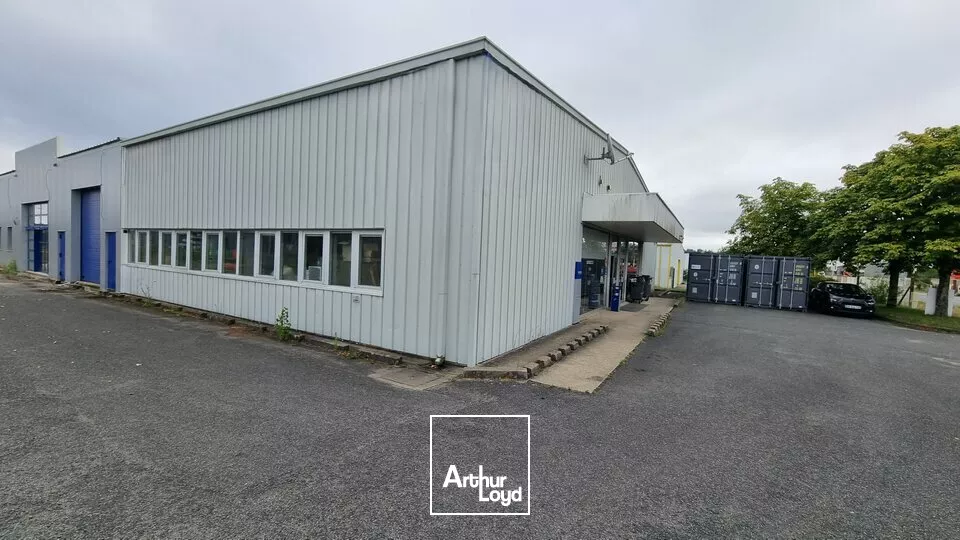 A LOUER LOCAL D'ACTIVITE DE 340M² - ZONE NORD GRAND CHATELLERAULT