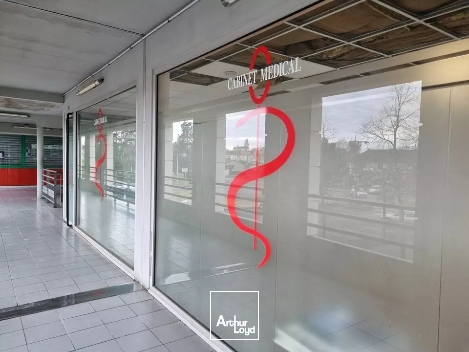 POITIERS - BUREAUX COMMERCIAUX OU LOCAUX COMMERCIAUX A VENDRE 50M² DANS UN CENTRE COMMERCIAL