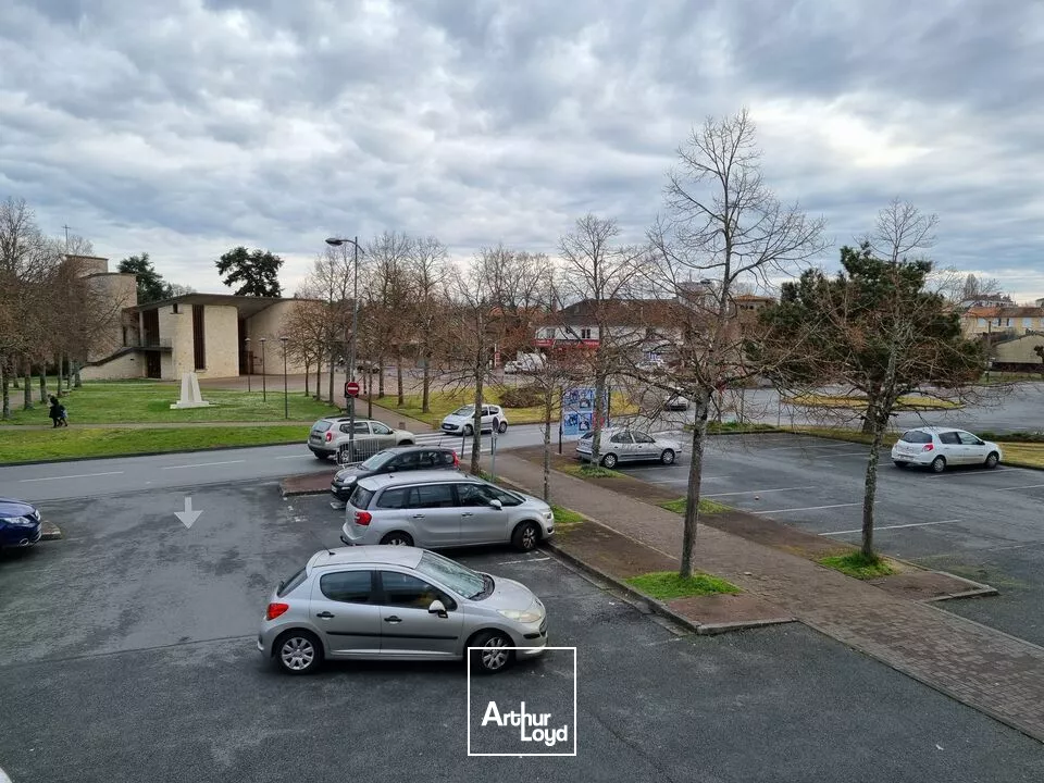 POITIERS - BUREAUX COMMERCIAUX OU LOCAUX COMMERCIAUX A VENDRE 50M² DANS UN CENTRE COMMERCIAL