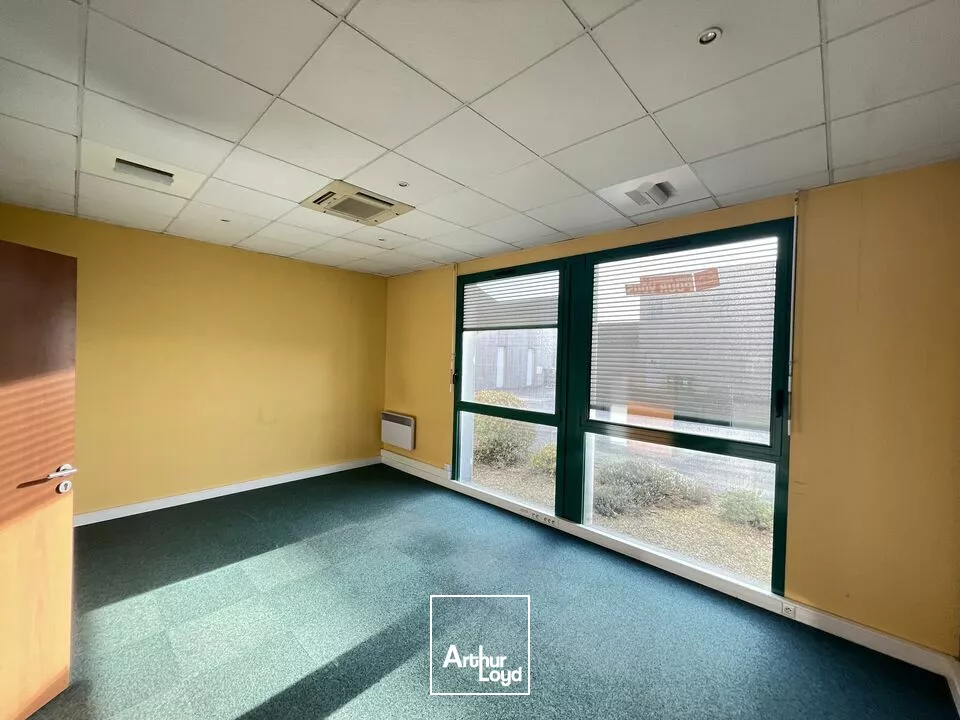 A LOUER BUREAUX EN RDC POITIERS AU COEUR DE LA ZONE DE LA REPUBLIQUE- 188m²