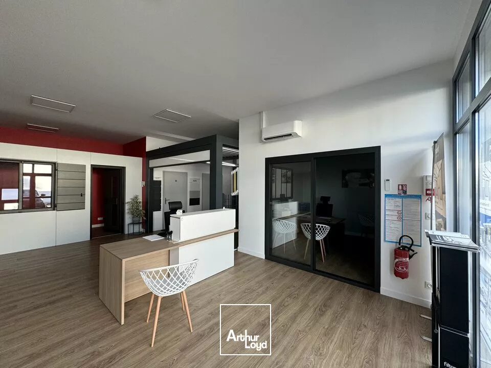 A LOUER ZONE TERRE DE SPORT NIORT LOCAL COMMERCIAL FACILE D'ACCES 107m2