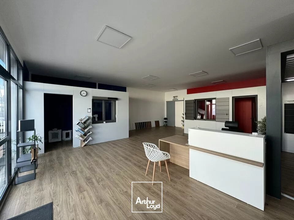 A LOUER ZONE TERRE DE SPORT NIORT LOCAL COMMERCIAL FACILE D'ACCES 107m2