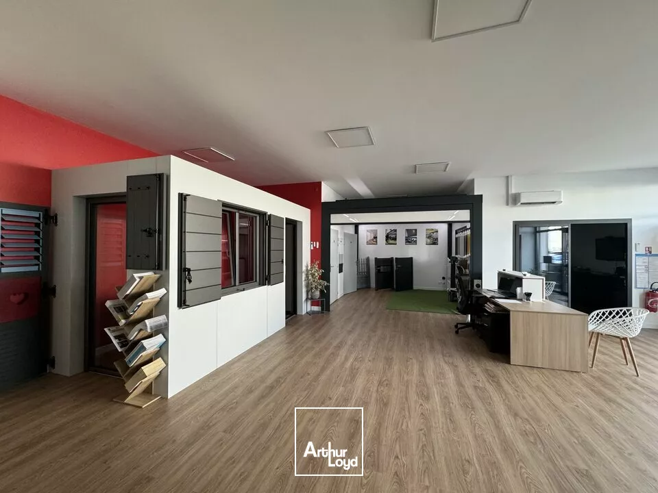 A LOUER ZONE TERRE DE SPORT NIORT LOCAL COMMERCIAL FACILE D'ACCES 107m2