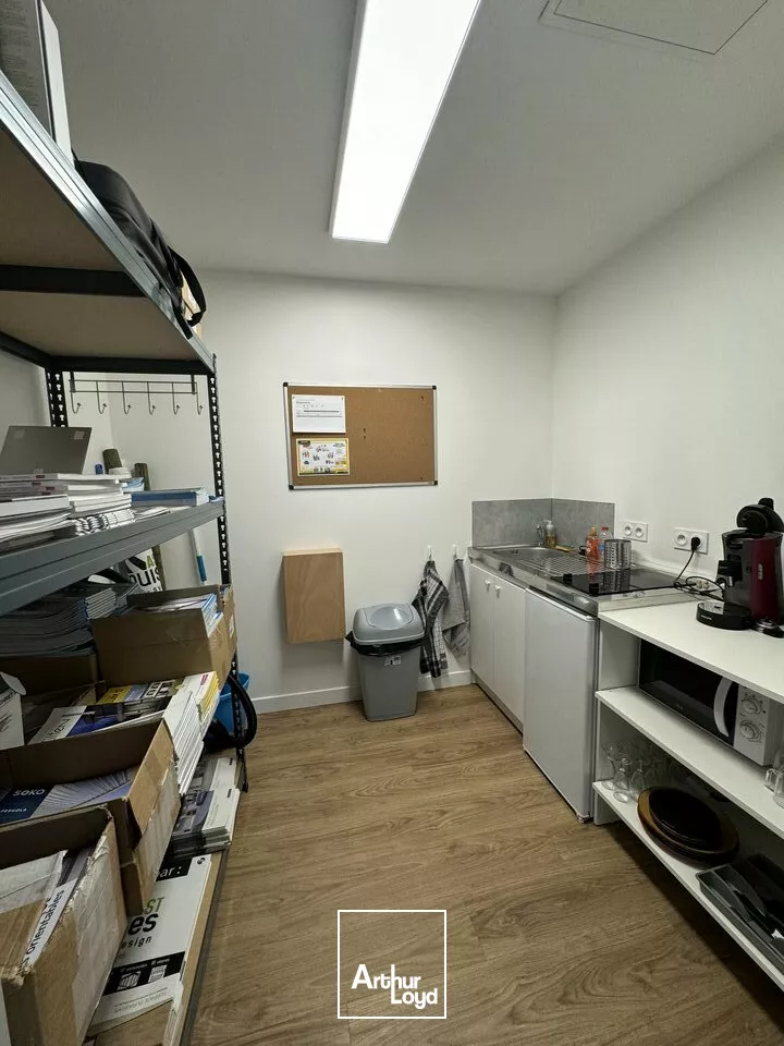 A LOUER ZONE TERRE DE SPORT NIORT LOCAL COMMERCIAL FACILE D'ACCES 107m2