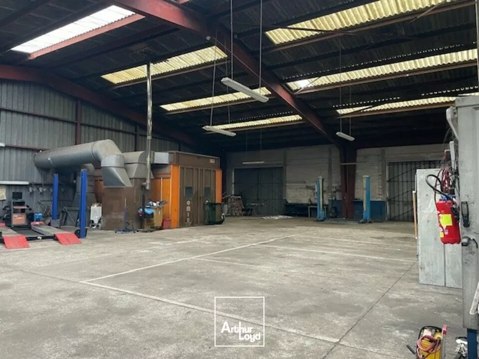 LOCAL ARTISANAL A LOUER PROHE LUCON 1250 M² 