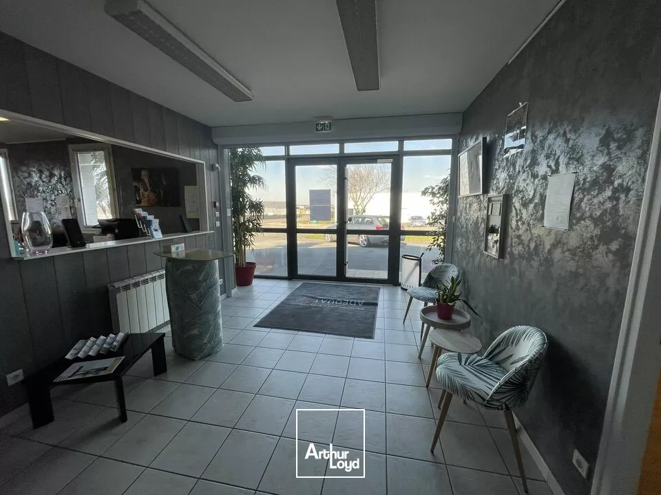 LOCATION ZONE MENDES FRANCE FACILE D'ACCES AVEC PARKINGS BUREAUX 217m2 DE PLEIN PIEDS