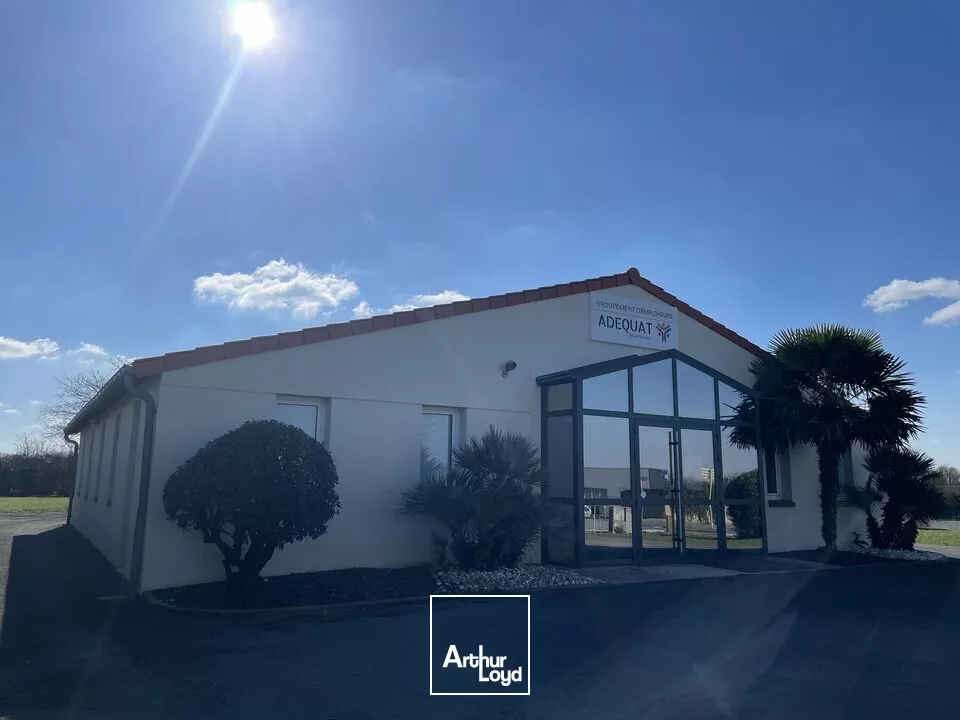 LOCATION ZONE MENDES FRANCE FACILE D'ACCES AVEC PARKINGS BUREAUX 217m2 DE PLEIN PIEDS