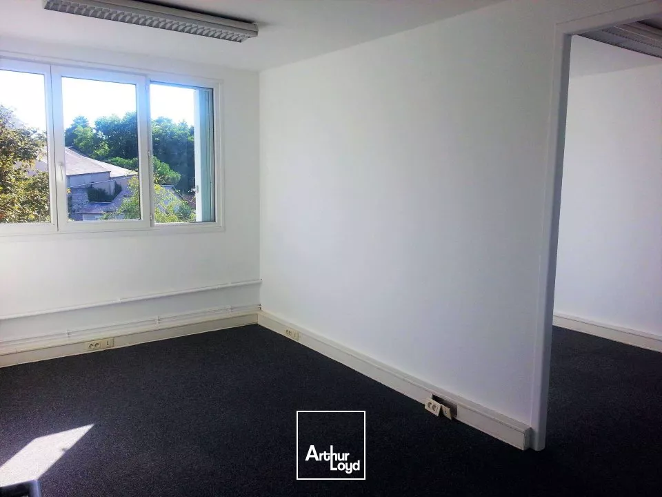 100M² BUREAUX PROCHE DE LA GARE AVEC PARKING CLOS 