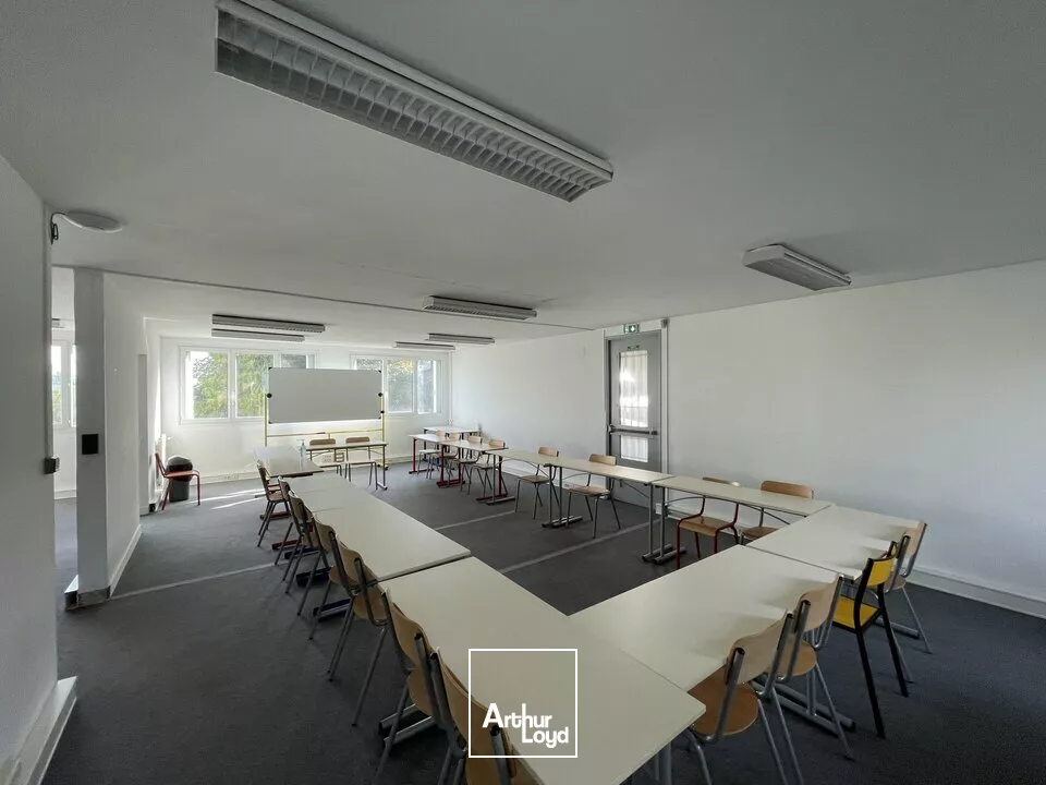 100M² BUREAUX PROCHE DE LA GARE AVEC PARKING CLOS 