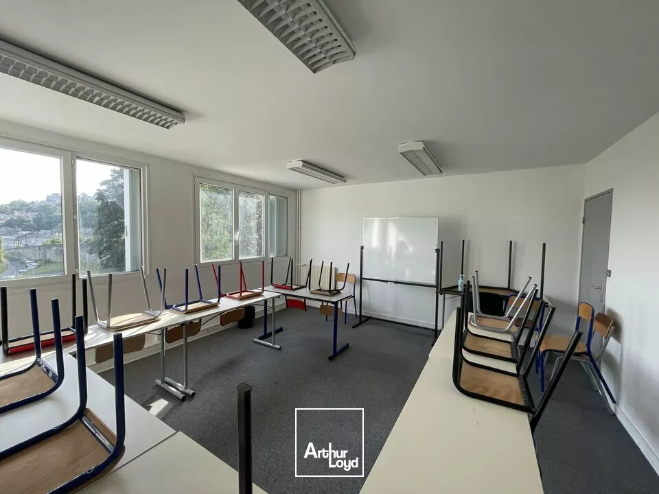 100M² BUREAUX PROCHE DE LA GARE AVEC PARKING CLOS 