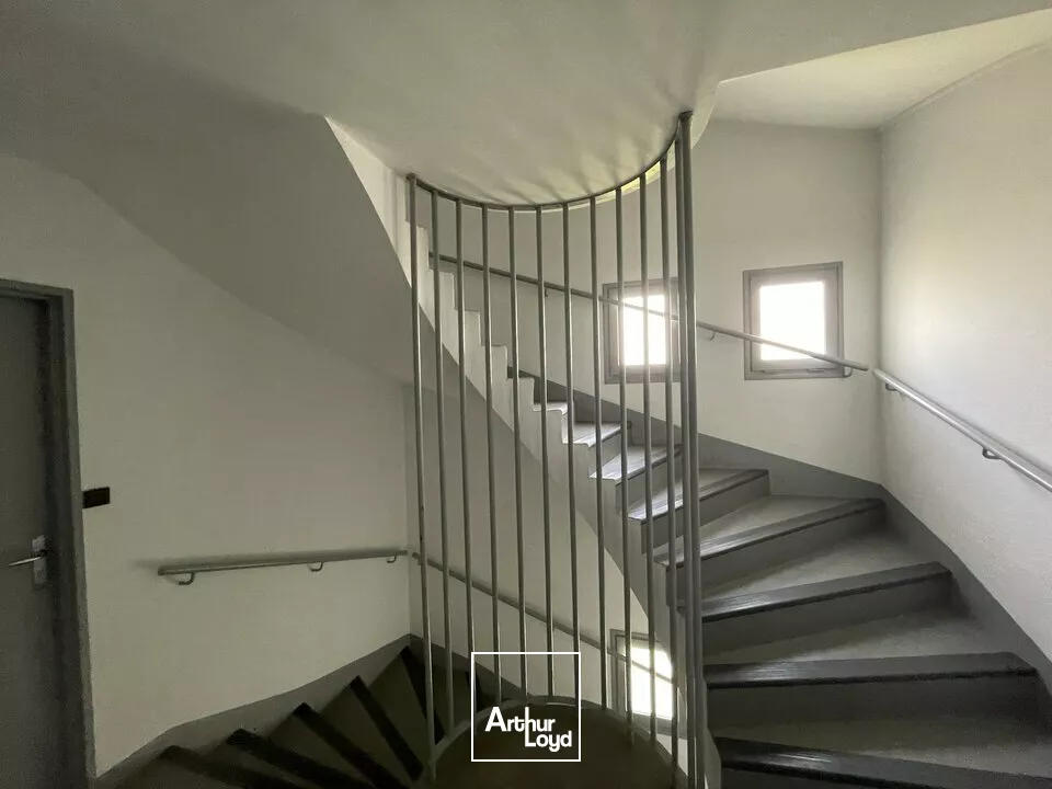 100M² BUREAUX PROCHE DE LA GARE AVEC PARKING CLOS 