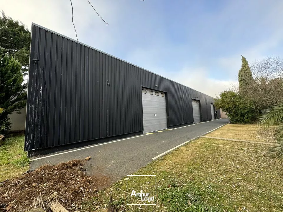 ACHAT LOCAL D'ACTIVITE 932m2 ZONE MENDES FRANCE NIORT/CHAURAY