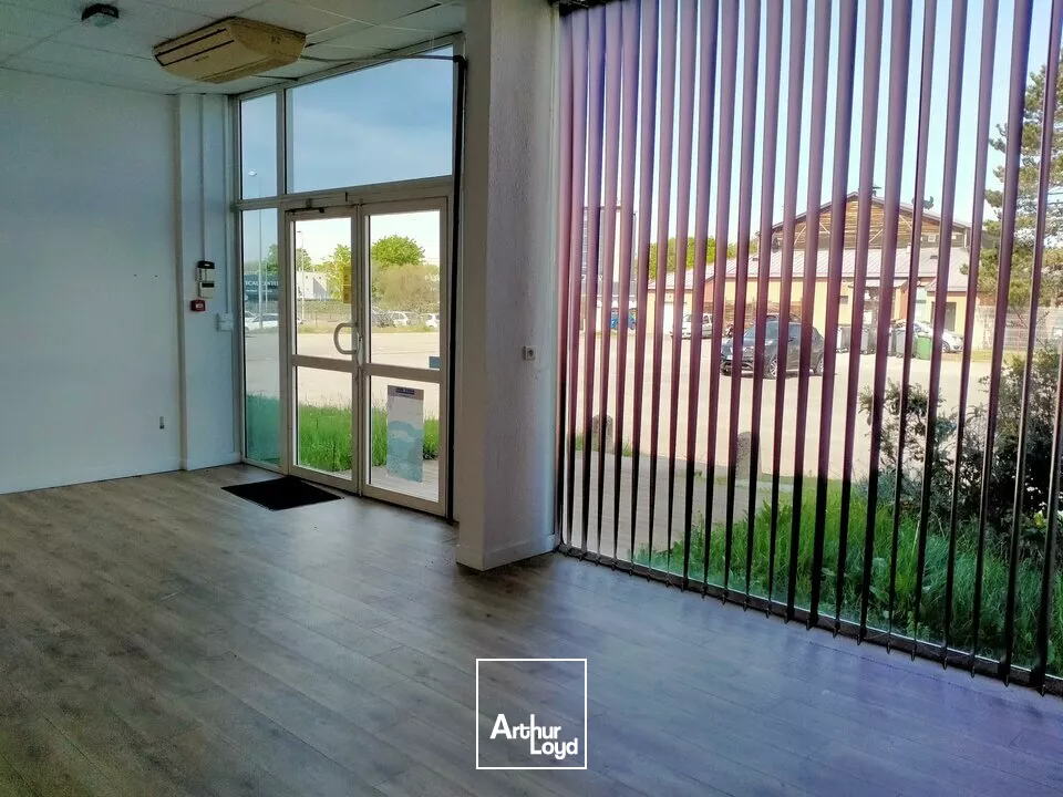 A LOUER BUREAU COMMERCIAL SUR POITIERS NORD - ZONE COMMERCIALE LES PORTES DU FUTUR