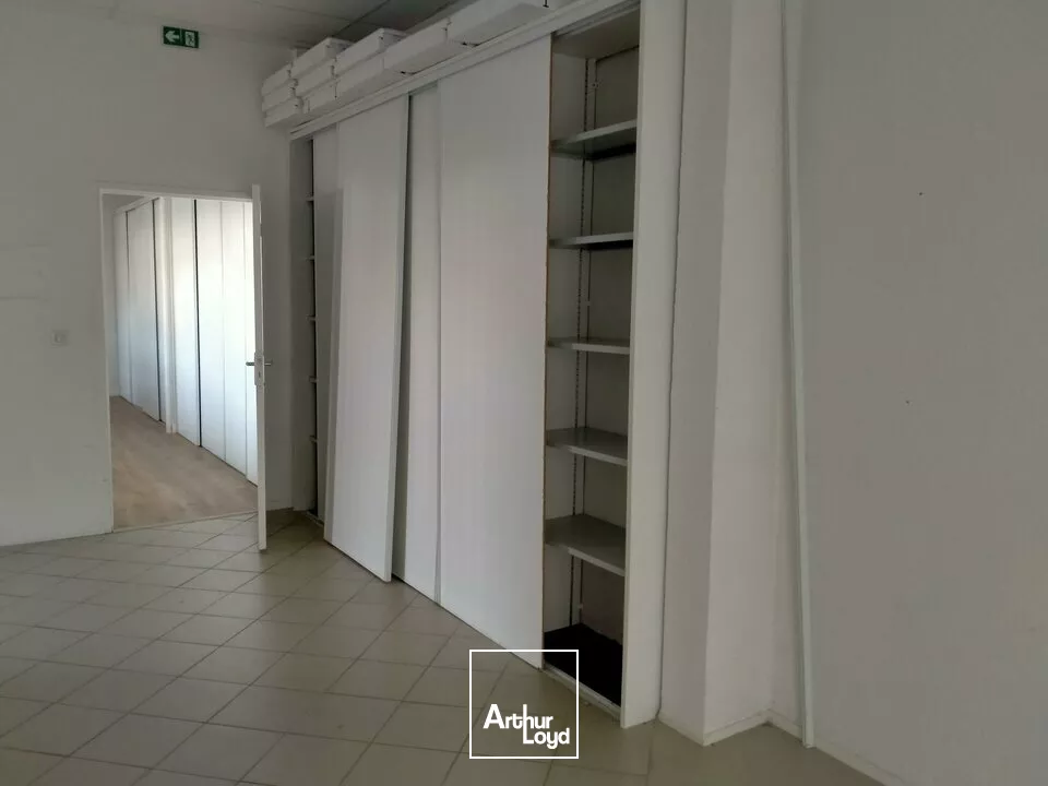 A LOUER BUREAU COMMERCIAL SUR POITIERS NORD - ZONE COMMERCIALE LES PORTES DU FUTUR