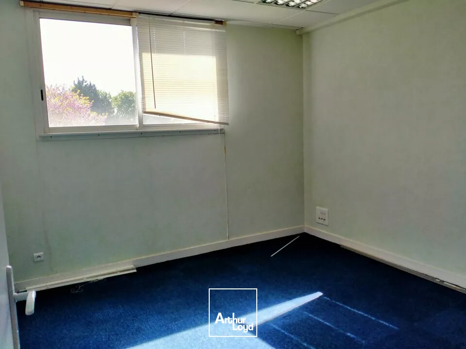 A LOUER BUREAU COMMERCIAL SUR POITIERS NORD - ZONE COMMERCIALE LES PORTES DU FUTUR