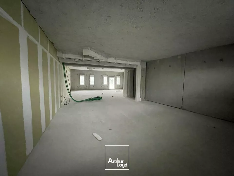 LOCAL COMMERCIAL  A LOUER 107 m²  LE POIRE SUR VIE