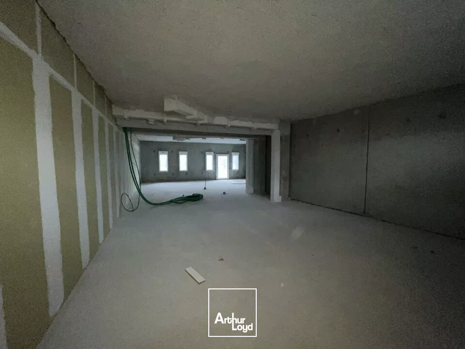 LOCAL COMMERCIAL  A LOUER 107 m²  LE POIRE SUR VIE