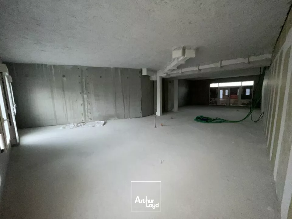 LOCAL COMMERCIAL  A LOUER 107 m²  LE POIRE SUR VIE