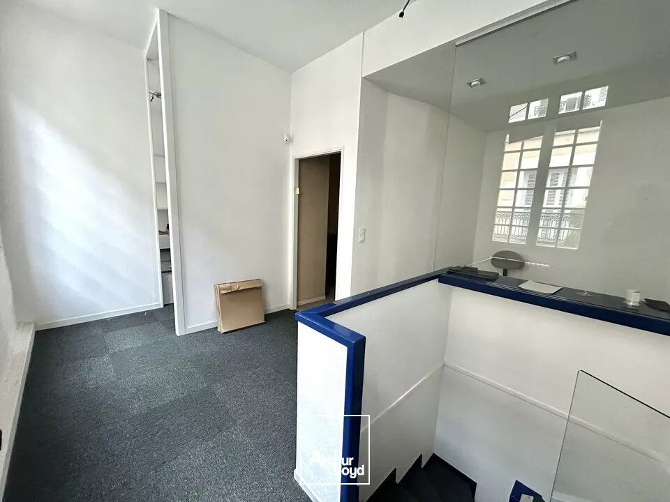 A LOUER - LOCAL COMMERCIAL IDÉALEMENT SITUÉ EN CENTRE VILLE DE POITIERS - RUE PIÉTONNE N°1