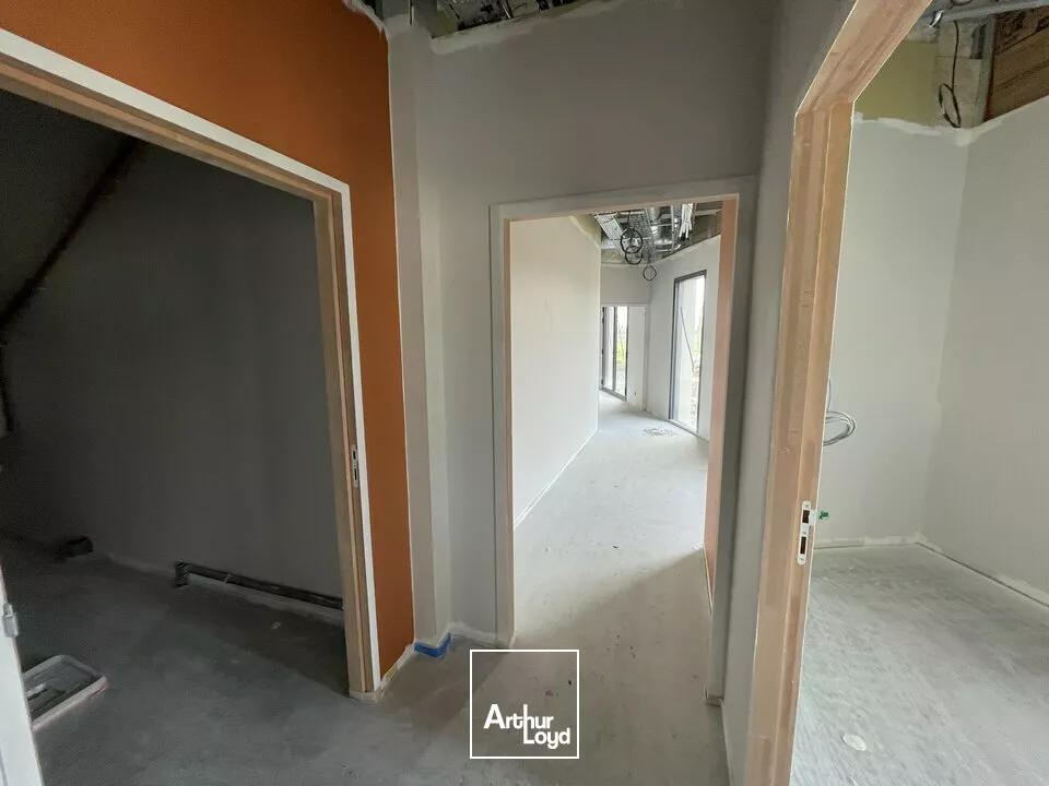 LOCAL INDUSTRIEL NEUF A LOUER A MONTAIGU 2000 m²