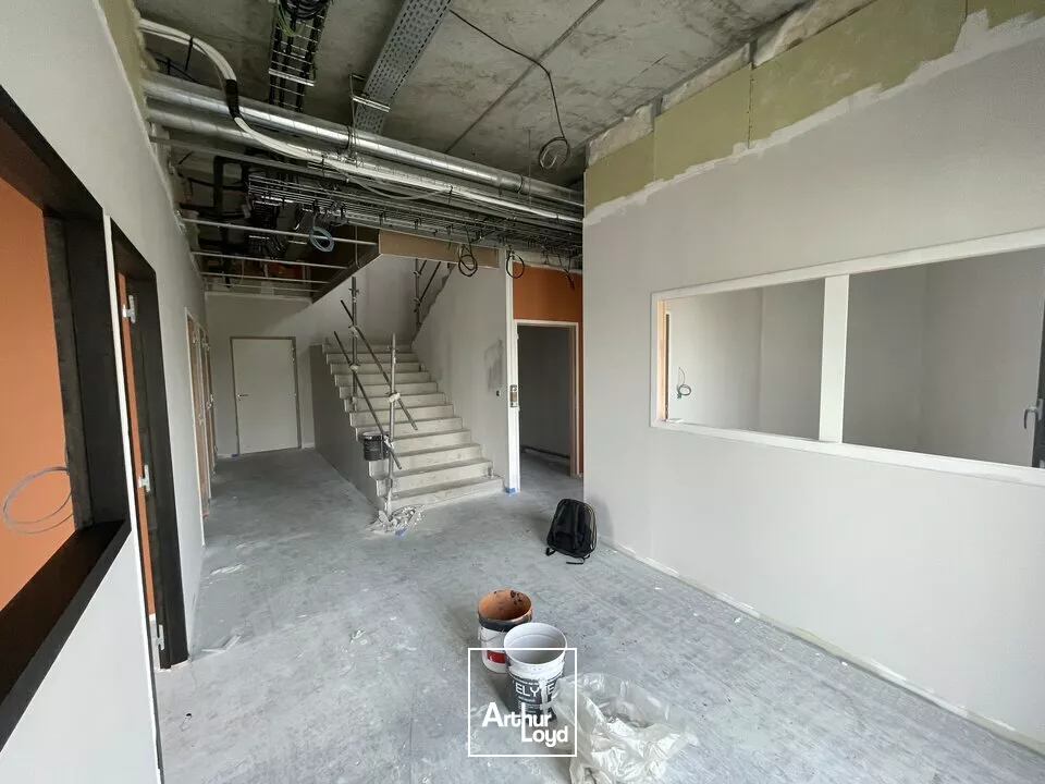 LOCAL INDUSTRIEL NEUF A LOUER A MONTAIGU 2000 m²