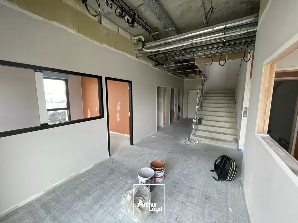 LOCAL INDUSTRIEL NEUF A LOUER A MONTAIGU 2000 m²