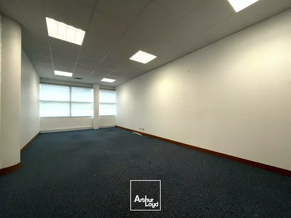 PETITE SURFACE TECHNOPOLE DU FUTUROSCOPE - BUREAUX A LOUER 30m² - GRAND POITIERS 