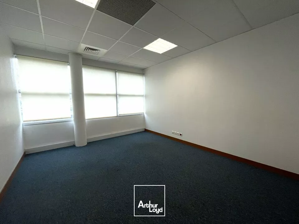 PETITE SURFACE TECHNOPOLE DU FUTUROSCOPE - BUREAUX A LOUER 34m² - GRAND POITIERS 