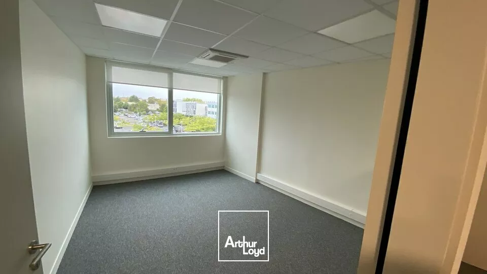 A LOUER BUREAUX 152M2, PROPOSANT DE TRÈS BELLES PRESTATIONS SUR POITIERS PRÉ-MÉDARD / POLYCLINIQUE