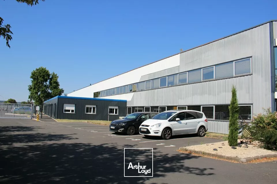 A LOUER - RARE - LOCAL D'ACTIVITE INDUSTRIEL IDEALEMENT SITUE DE 8252M² - ZI NORD CHATELLERAULT