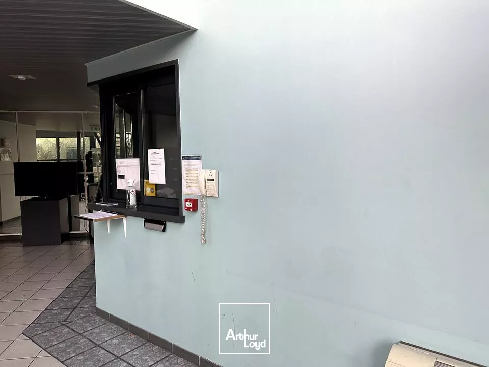 A LOUER - RARE - LOCAL D'ACTIVITE INDUSTRIEL IDEALEMENT SITUE DE 8252M² - ZI NORD CHATELLERAULT