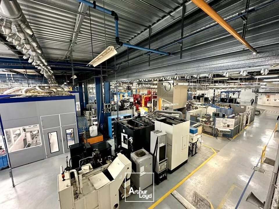 A LOUER - RARE - LOCAL D'ACTIVITE INDUSTRIEL IDEALEMENT SITUE DE 8252M² - ZI NORD CHATELLERAULT