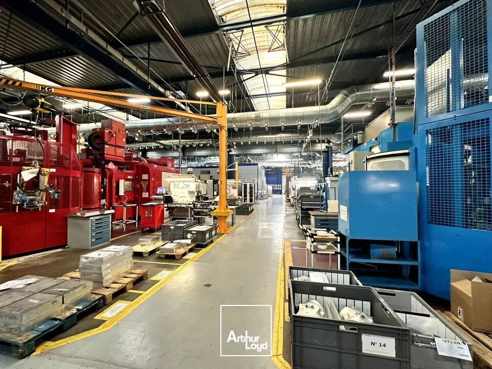 A LOUER - RARE - LOCAL D'ACTIVITE INDUSTRIEL IDEALEMENT SITUE DE 8252M² - ZI NORD CHATELLERAULT