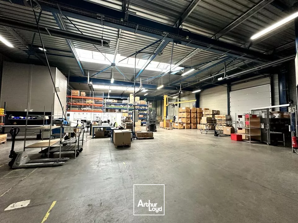 A LOUER - RARE - LOCAL D'ACTIVITE INDUSTRIEL IDEALEMENT SITUE DE 8252M² - ZI NORD CHATELLERAULT