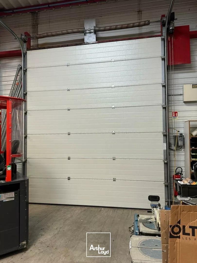 A LOUER LOCAL D'ACTIVITE DE 1 071 m² - LES SABLES D'OLONNE - ZONE LECLERC 