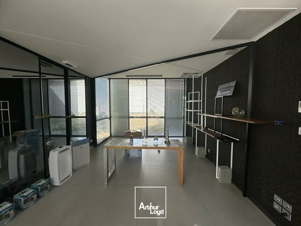 A LOUER LOCAL D'ACTIVITE DE 1 071 m² - LES SABLES D'OLONNE - ZONE LECLERC 