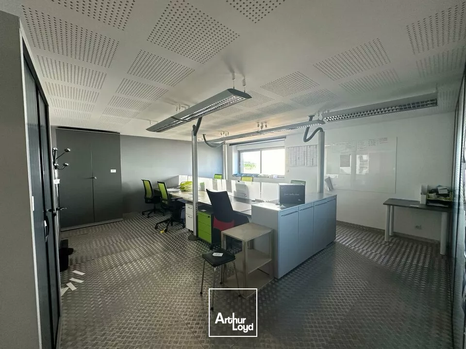 A LOUER LOCAL D'ACTIVITE DE 1 071 m² - LES SABLES D'OLONNE - ZONE LECLERC 