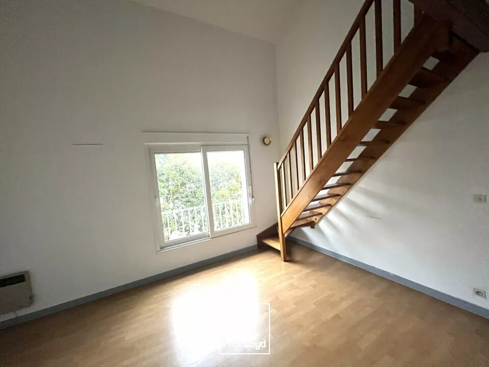 A LOUER BUREAU 73M2 POITIERS CENTRE VILLE AVEC PLACES DE STATIONNEMENT