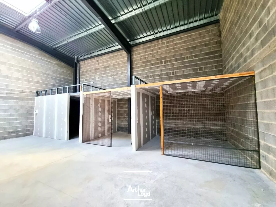 POITIERS SECTEUR AUCHAN SUD - A LOUER LOCAL D'ACTIVITES OU ENTREPOT 250M²