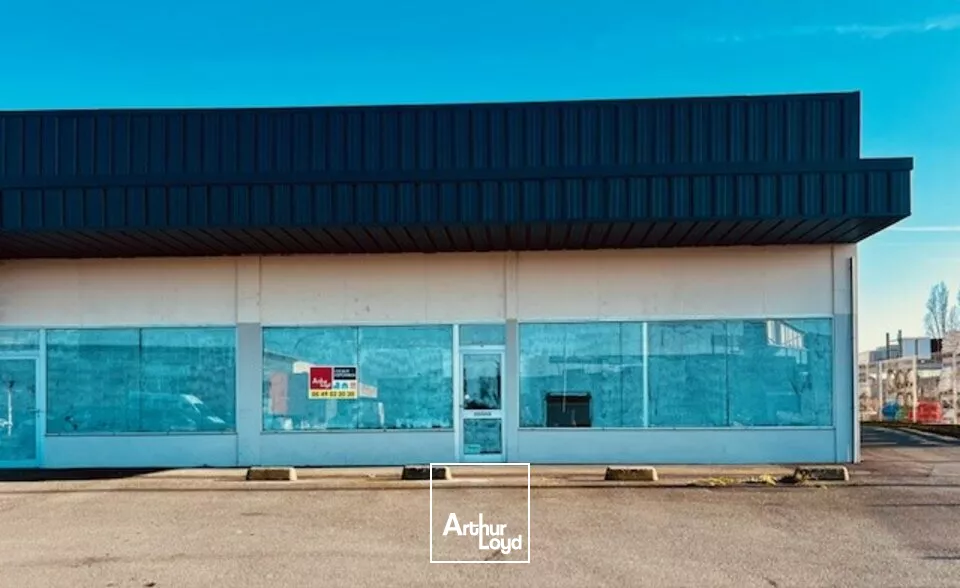BUREAUX COMMERCIAUX LECLERC THOUARS 107 m² A LOUER