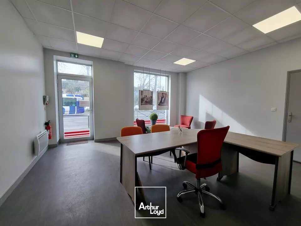 POITIERS RENTABILITE EXCEPTIONNELLE - BUREAUX A VENDRE PORTE DE PARIS - 430M²