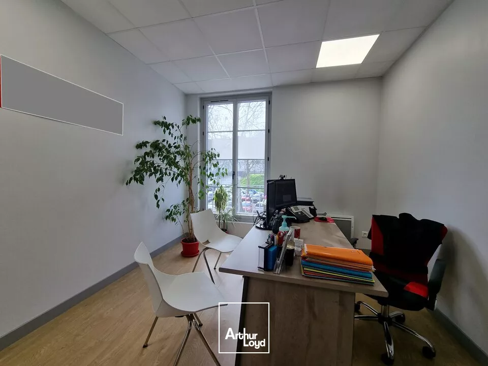 POITIERS RENTABILITE EXCEPTIONNELLE - BUREAUX A VENDRE PORTE DE PARIS - 430M²