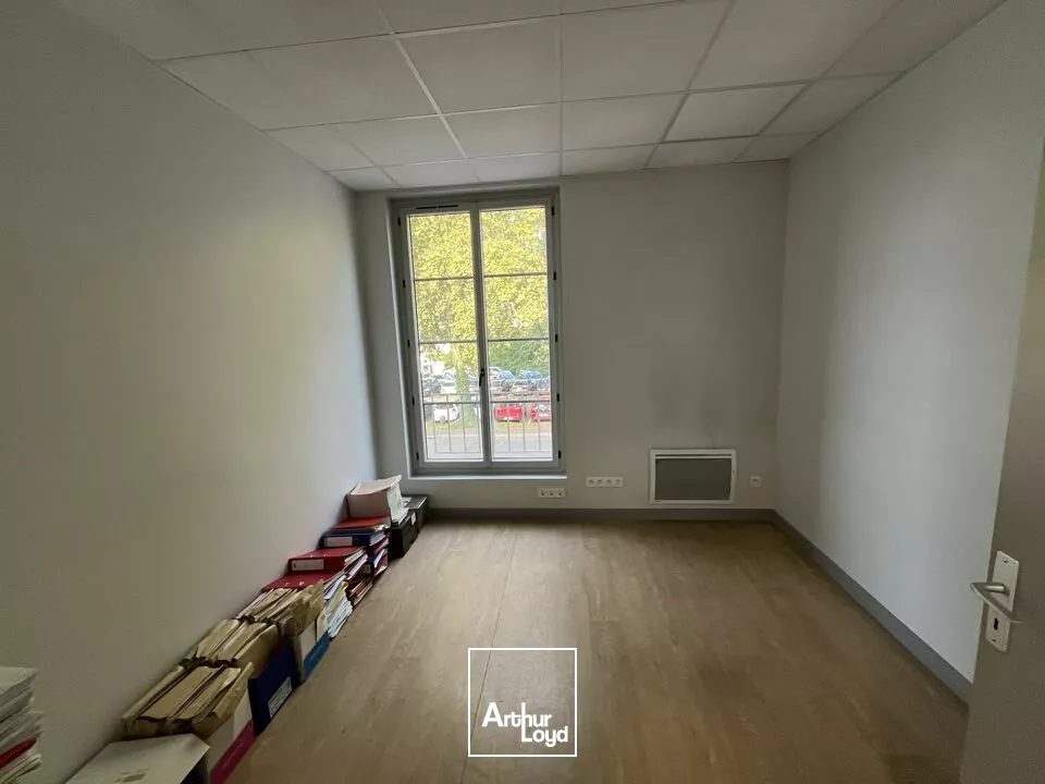 POITIERS RENTABILITE EXCEPTIONNELLE - BUREAUX A VENDRE PORTE DE PARIS - 430M²
