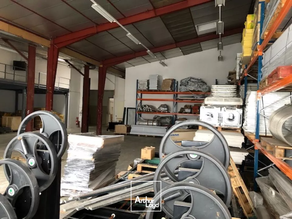 LOCATION ENTREPOT CHAURAY 2450m2 AVEC QUAI