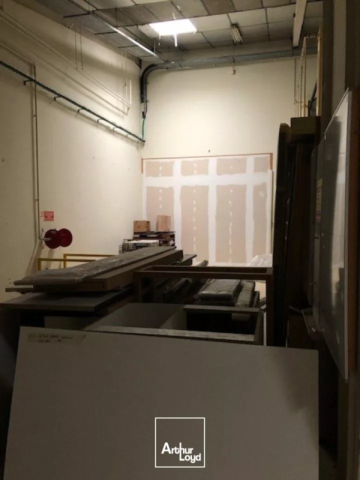 LOCATION ENTREPOT CHAURAY 2450m2 AVEC QUAI